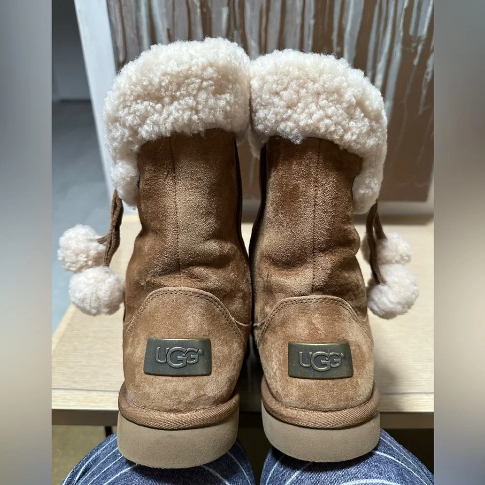 UGG Chestnut Suede Boots, worn one time, Rugged nonslip soles, Metal Ugg plate - Picture 14 of 14